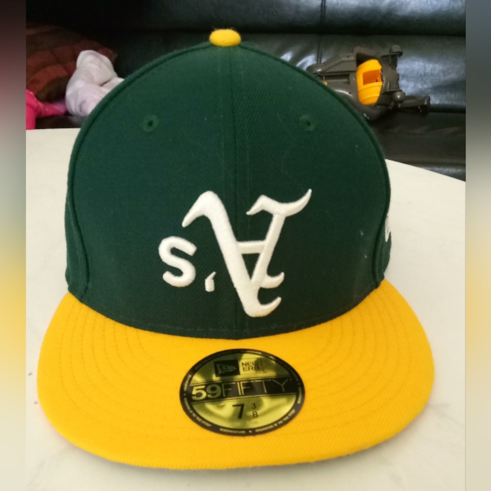 Oakland's A's Fitted hat Size 73/8